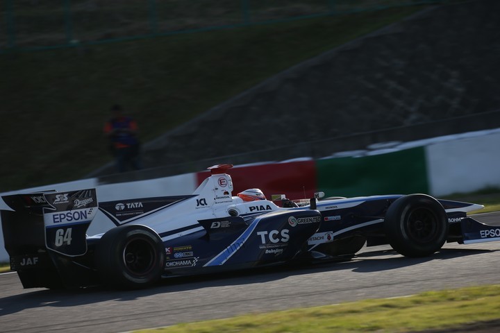 決勝レース: ナレイン・カーティケヤン（TCS NAKAJIMA RACING SF14）