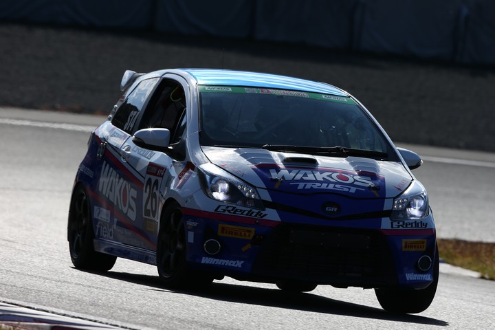 公式予選: 松尾充晃／吉岡一成／東貴史組（WAKO'S TRUST隈元建設field WM HPI Vitz）