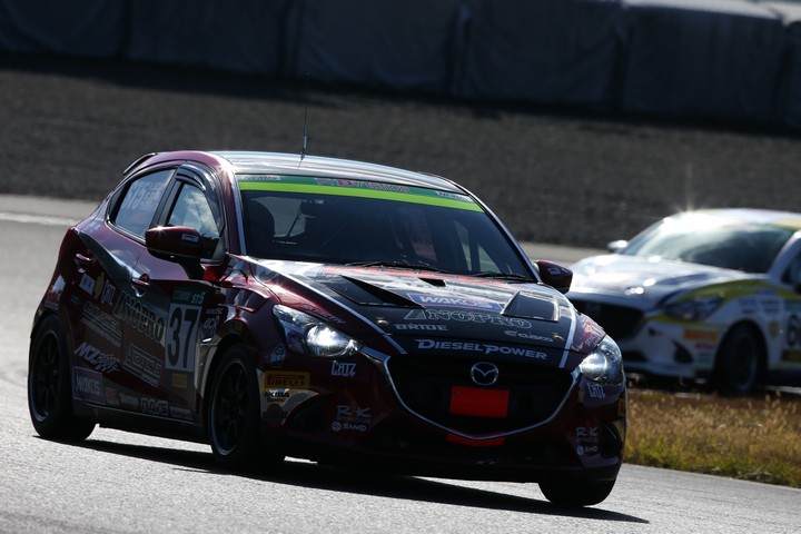 公式予選: 関豊／井尻薫／大谷飛雄組（DXLワコーズNOPROデミオSKY-D）