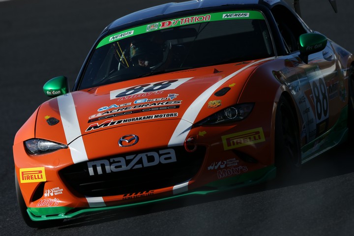 公式予選: 村上博幸／山谷直樹／脇谷猛組（村上モータースMAZDAロードスター）