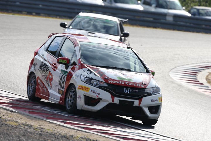 グループ2決勝: 猪股京介／大野尊久／Takamori博士／勝木崇文組（DIJONホンダカーズ野崎エンドレスFIT）