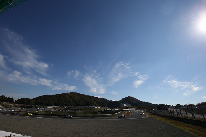 グループ1スタート進行: ローリングラップが始まった