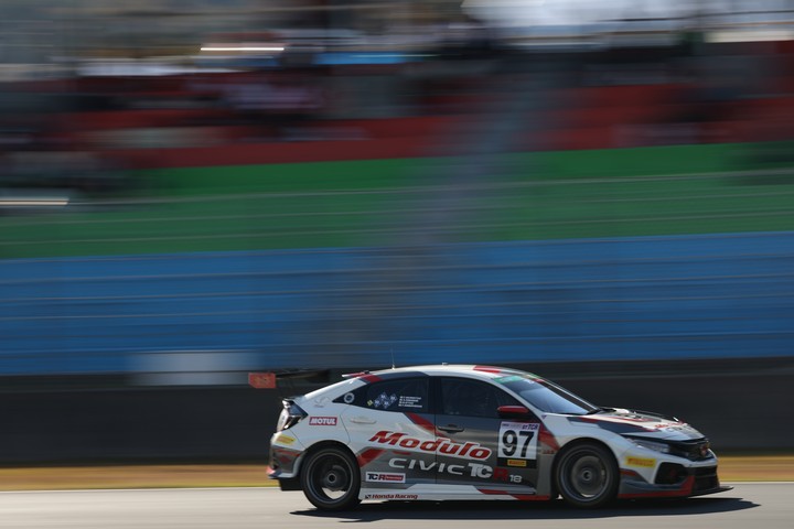 グループ1決勝: 植松忠雄／中野信治／大津弘樹／小林崇志組（Modulo CIVIC TCR）