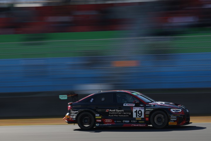 グループ1決勝: ヒロボン／松本武士／篠原拓朗／YOSSY組（BRP★Audi Mie RS3 LMS）