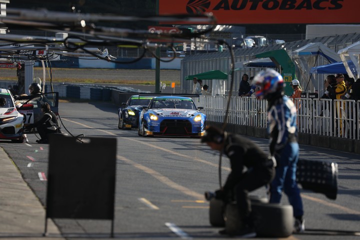 内田優大／藤井誠暢／平峰一貴組（スリーボンド日産自動車大学校GT-R）