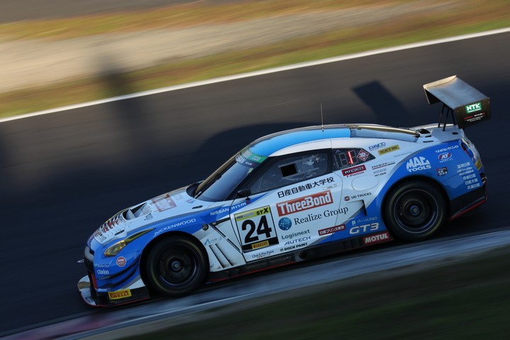 内田優大／藤井誠暢／平峰一貴組（スリーボンド日産自動車大学校GT-R）
