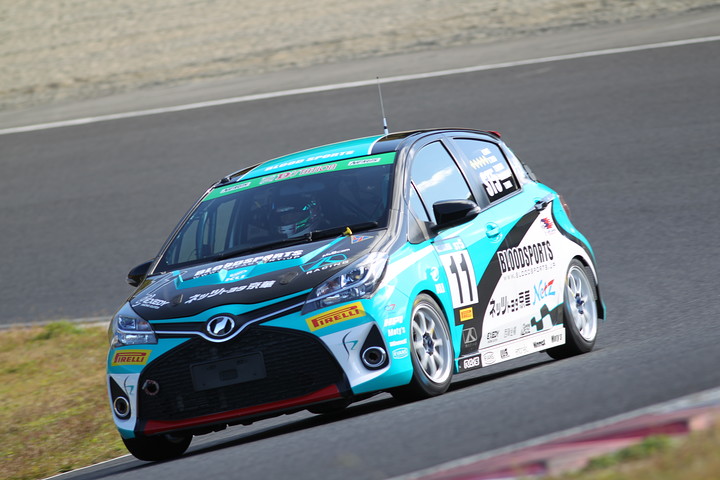 ST-5クラスポールポジションは大西隆生／三木孝浩／東條正志組（ネッツ京華Moty's BSR WM VITZ）