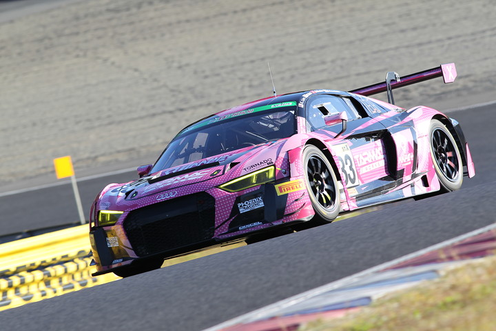ST-Xクラスポールポジションはリム・キョンウィー／マティアス・ベシェ／メルビン・モー／川端伸太朗組（Phoenix Racing Asia R8）