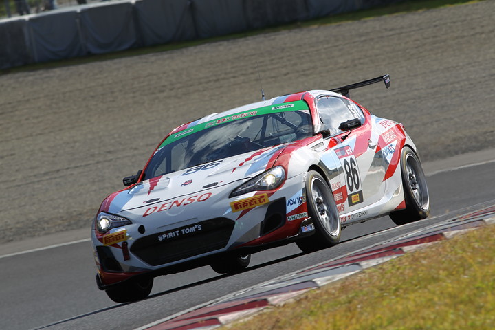 ST-4クラスポールポジションは松井孝允／坪井翔／中山雄一組（TOM'S SPIRIT 86）