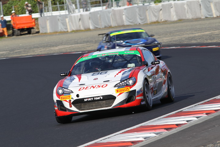 ST-4クラス決勝2位は松井孝允／坪井翔／中山雄一組（TOM'S SPIRIT 86）