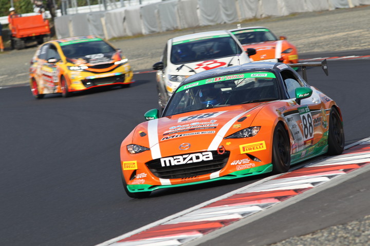 ST-5クラス決勝2位は村上博幸／山谷直樹／脇谷猛組（村上モータースMAZDAロードスター）