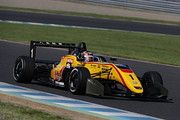 第10,11戦とも予選3位の金丸悠（ B-MAX RACING F3）