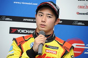 決勝記者会見: 2位の金丸悠（B-MAX RACING TEAM）