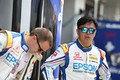 ピットウォーク: ベルトラン・バゲットと松浦孝亮（Epson Nakajima Racing）
