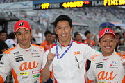 GT500クラスで優勝した中嶋一貴、伊藤大輔監督と関口雄飛（LEXUS TEAM au TOM'S）