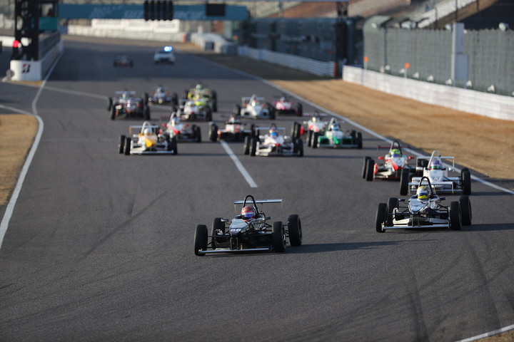 21周に減算されたレースがスタートした