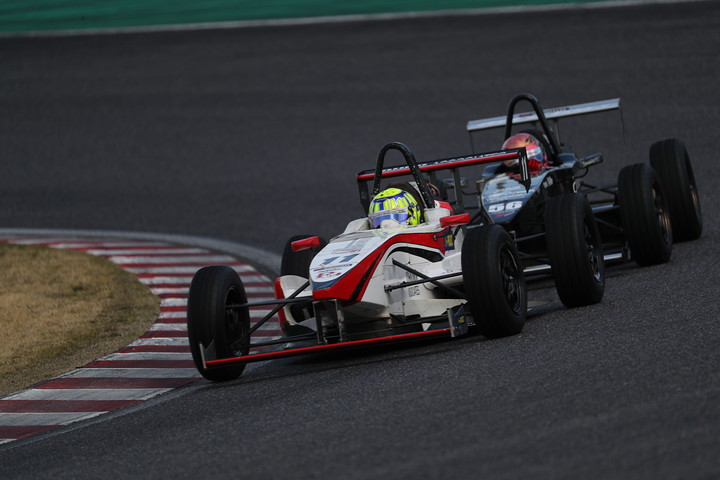 澤龍之介をパスしてトップに立った岩佐歩夢