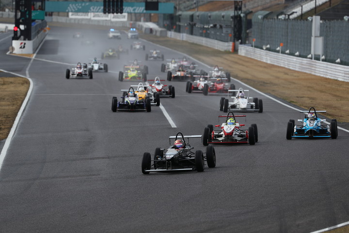 10周の決勝がスタートした