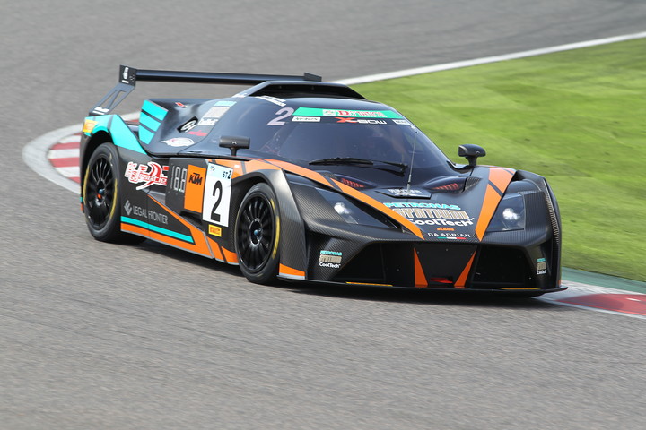 ST-Zクラスポールポジションの飯田太陽／加藤寛規／高橋一穂組（ケーズフロンティア SYNTIUM KTM）