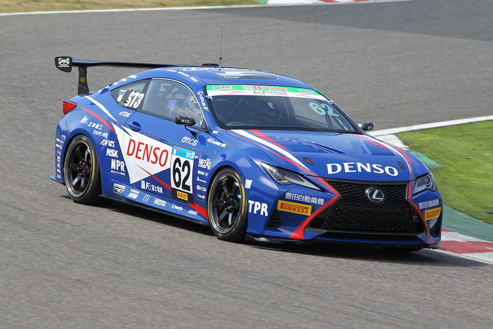 ST-3クラスポールポジションの嵯峨宏紀／山下健太／小河諒組（DENSO Le Beausset RC350）