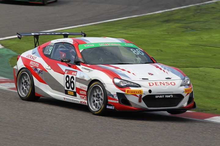ST-4クラスポールポジションの坪井翔／中山雄一／松井孝允組（TOM'S SPIRIT 86）
