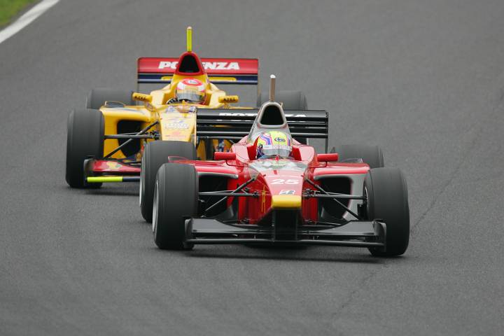 第3戦で表彰台に乗るもエンジンストールで下位に沈んでしまったルーキーの片岡龍也