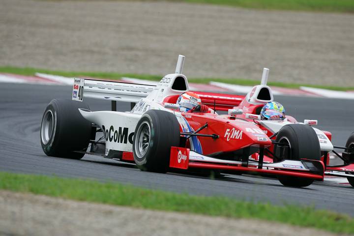 レース終盤、ノーピット作戦のリチャード・ライアンに1ピット作戦のブノワ・トレルイエが追突