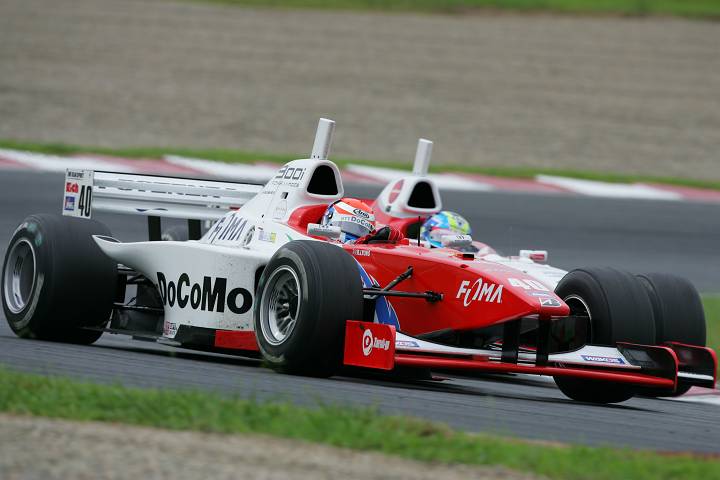 ラップタイムで1秒以上速いブノワ・トレルイエはリチャード・ライアンをパスしようと攻めたてる