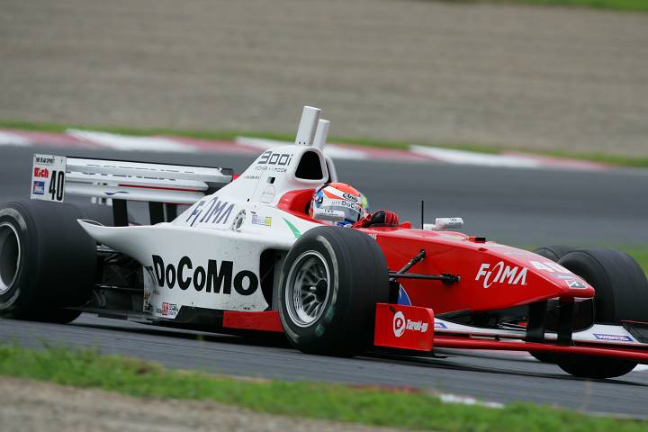 各コーナーで何度か接触するほどの激しい争いを繰り広げるリチャード・ライアンとブノワ・トレルイエ