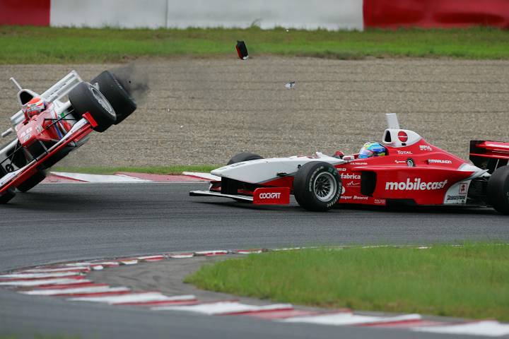 はじき飛ばされるライアンとLOLAB351 #1