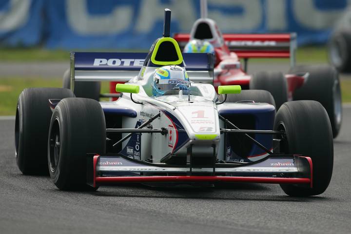 いまいちスピードに乗り切れなかった本山哲は４位