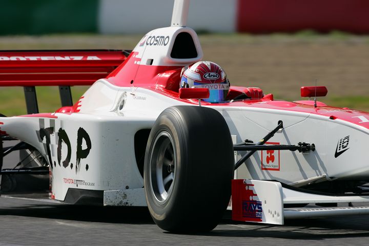 フリー走行ルーキー平中克幸がトップタイムだ!