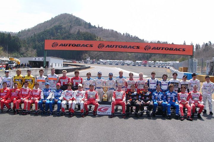 開幕戦恒例 ドライバー集合写真(GT500クラス)