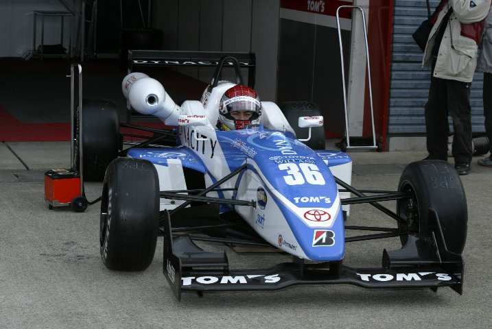 予選 コースレコードを更に更新したオリベイラ