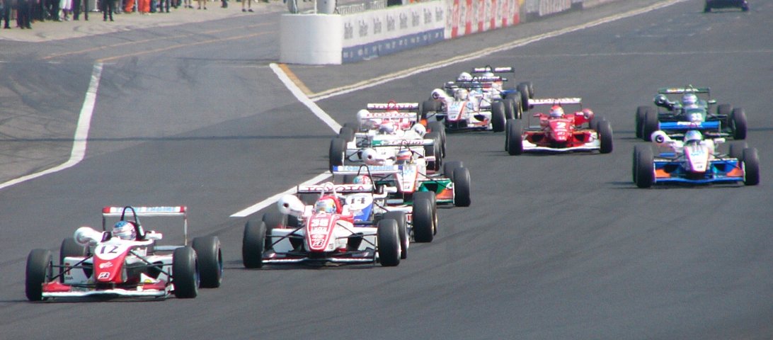 決勝失速するオリベイラを尻目にトップに躍り出た横溝