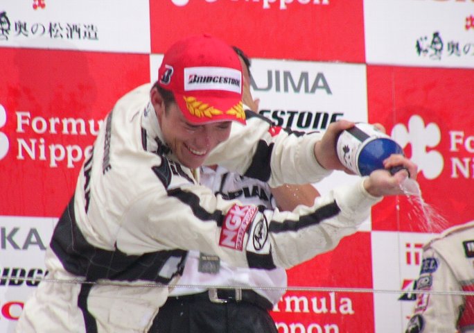 決勝会心の勝利に喜びを爆発させるロッテラー