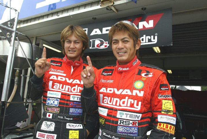 グリッド予選 早々とポールを決めた織戸/谷口組