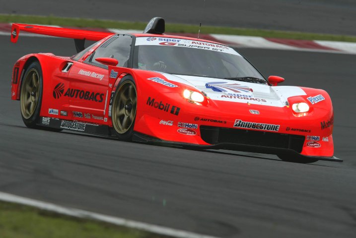 フリー走行 フロントに新しい空力パーツを投入したARTA NSX