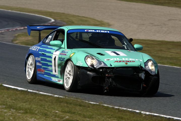 決勝 痛恨のクラッシュで後退 FALKEN☆PORSCHE