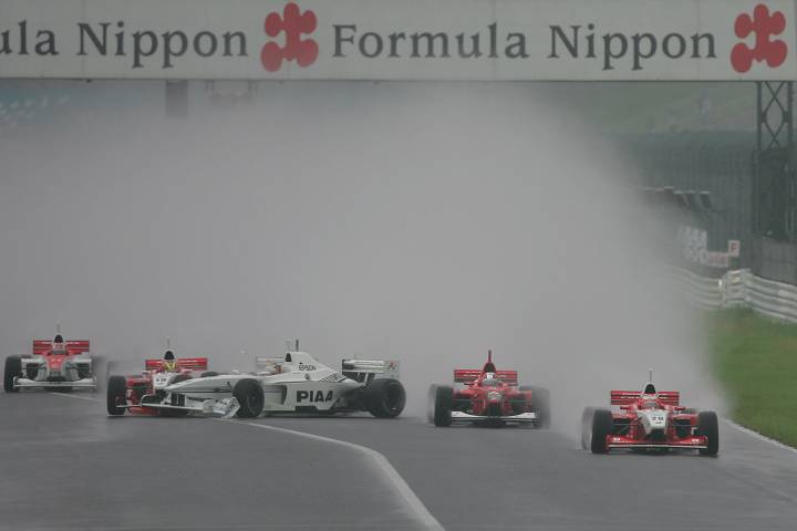 決勝 スタート直後のアクシデント#1