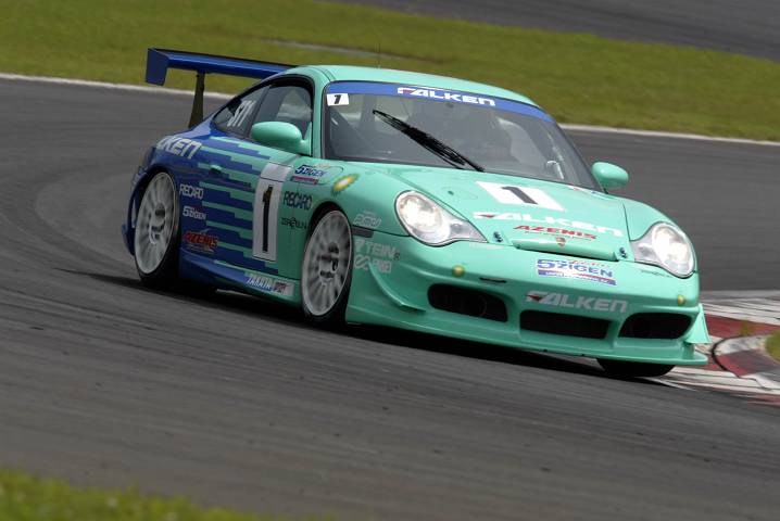 グリッド予選でPPのFALKEN☆PORCSHE