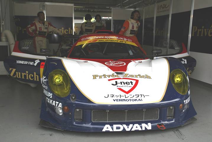 予選総合 GT300クラストップのPriveeZurichアップルRD320R