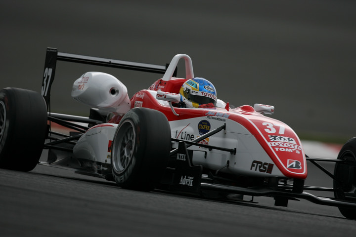 今シーズンにかけるTOM'Sの石浦宏明は予選3位