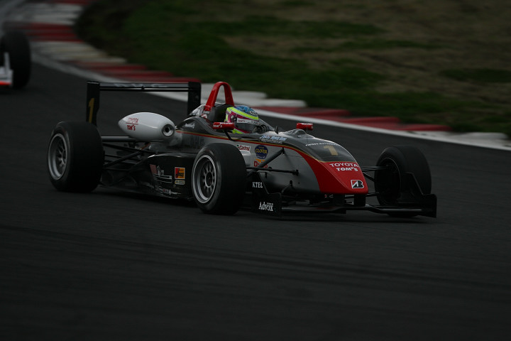 オリバー・ジャービスが来日初レースを優勝で飾る