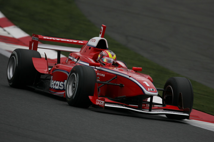 予選1回目の暫定ポールはディフェンディングチャンピオンのブノワ・トレルイエ