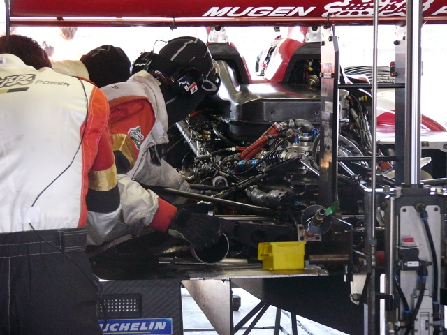 エンジン音の異常の原因はエキゾーストマニホールドのクラックだった