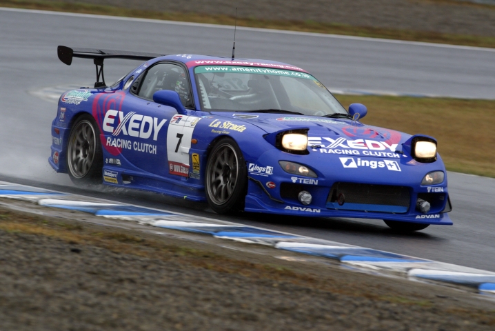 佐々木孝太の目の覚めるようなドライビングでタイトル争いに踏みとどまったアメニティホー�