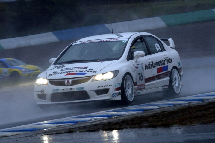 ST4はシビックタイプRが参戦初年度で王座を獲得。来年の勢力拡大に期待がかかる。