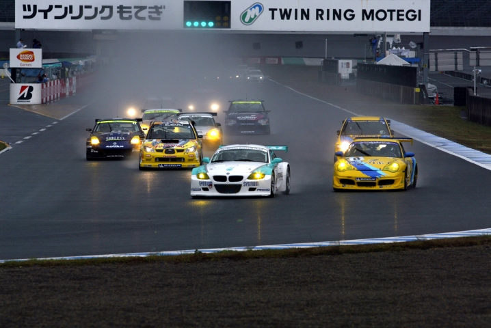 第7戦は正午ちょうどにスタート。長く波乱に満ちた戦いが始まった。