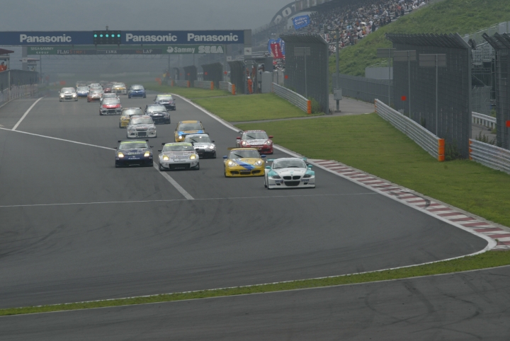 スタートを制し、快調にトップを独走していたBMW Z4だったが......